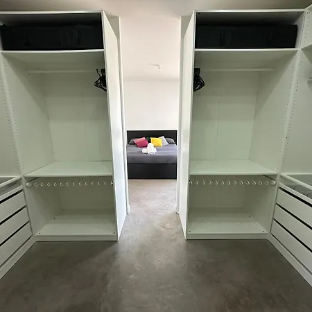 Βίλα Noam Standing 220m2 *