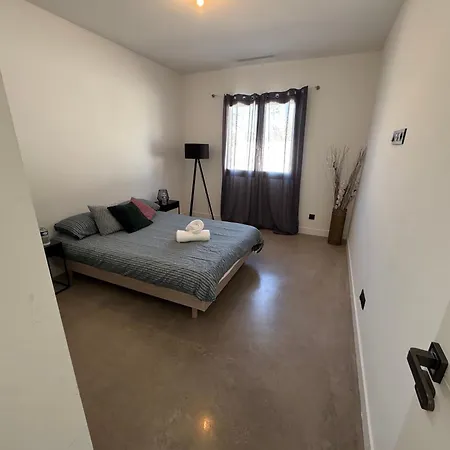 Noam Standing 220m2