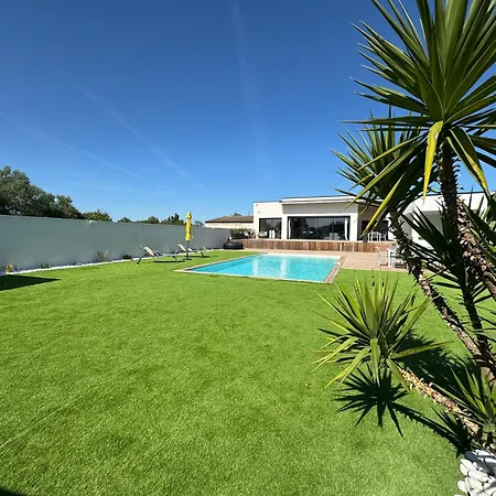 Noam Standing 220m2