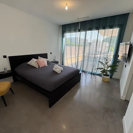 Noam Standing 220m2 Βίλα