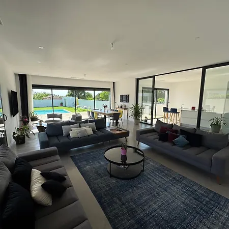 Βίλα Noam Standing 220m2