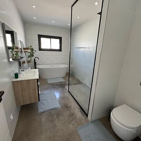 Noam Standing 220m2 *