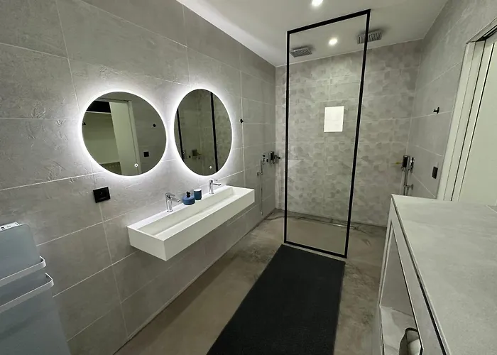 Noam Standing 220m2