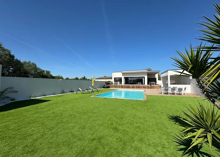 Noam Standing 220m2 Villa
