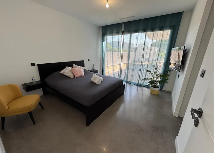 Noam Standing 220m2 Villa